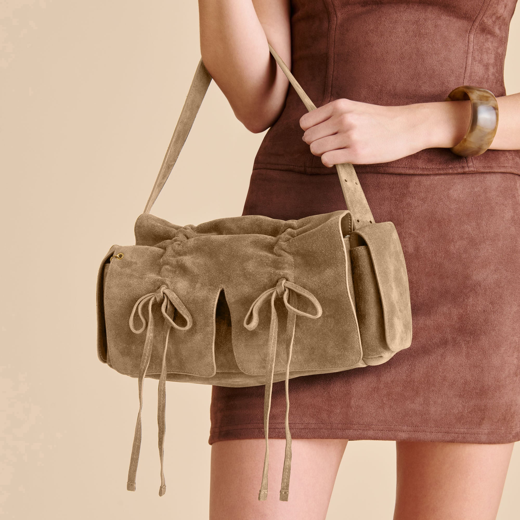 HUDSON SHOULDER BAG OLIVE SUEDE - Image 8