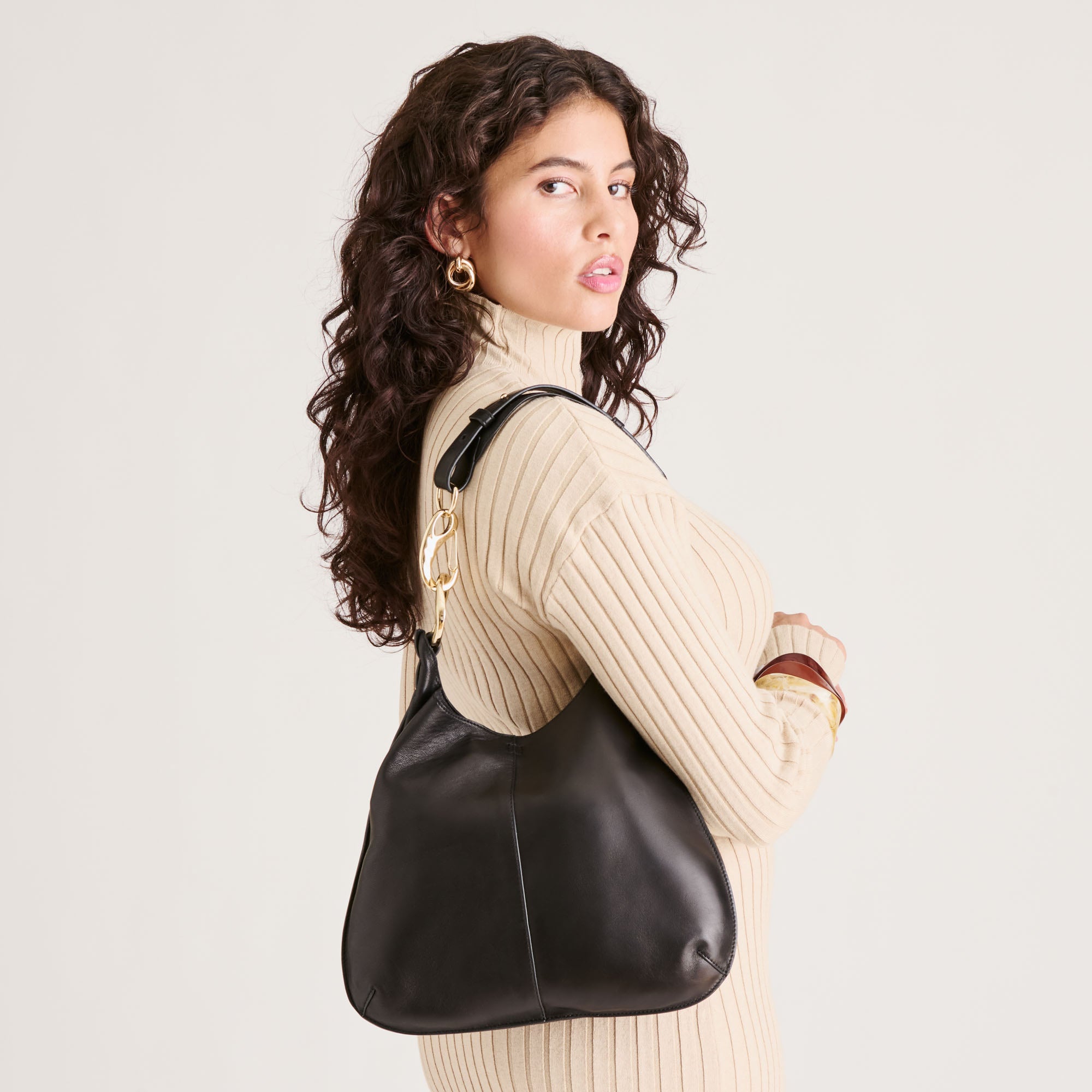 JOHNNIE SHOULDER BAG BLACK LEATHER - Image 2